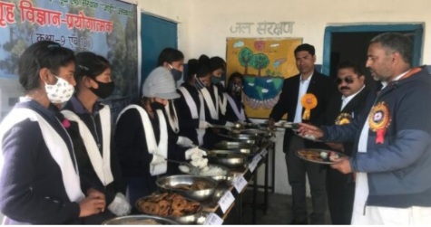 राजकीय इंटर कॉलेज रोन्तल मे गृह विज्ञान के प्रयोगात्मक परीक्षा में शामिल किया गया उत्तराखंड का पारम्परिक गढ़भोज ।