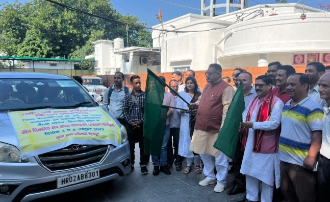 कृषि मंत्री गणेश जोशी ने 25 किसानों का दल तीन दिवसीय प्रशिक्षण के लिए सोलन के रवाना किया