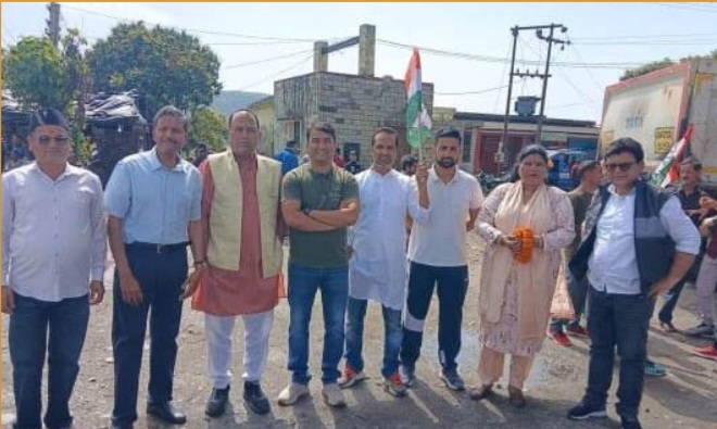 कांग्रेस कार्यकर्ताओं ने टिहरी सीट से पार्टी प्रत्याशी गुणसोला के लिए मांगे वोट