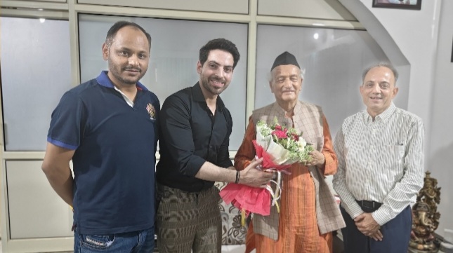 पूर्व राज्यपाल कोश्यारी ने युवा कलाकार ऋषभ कोहली को हिन्दी फिल्म करतम भुगतम से बॉलीवुड में डेब्यू करने पर दी शुभकामनाएं