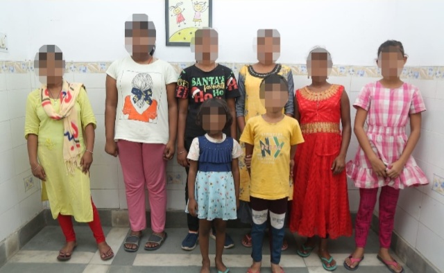 एनसीपीसीआर की अगुआई में दिल्ली पुलिस, जिला प्रशासन और बचपन बचाओ आंदोलन के सहयोग से दिन भर चले अभियान में 10 ठिकानों पर मारे गए छापे