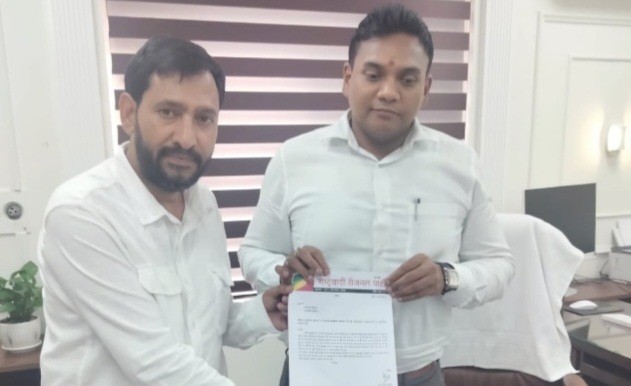 पीएचसी पिलखी के उच्चीकरण के लिए स्वास्थ्य सचिव से मिली रीजनल पार्टी