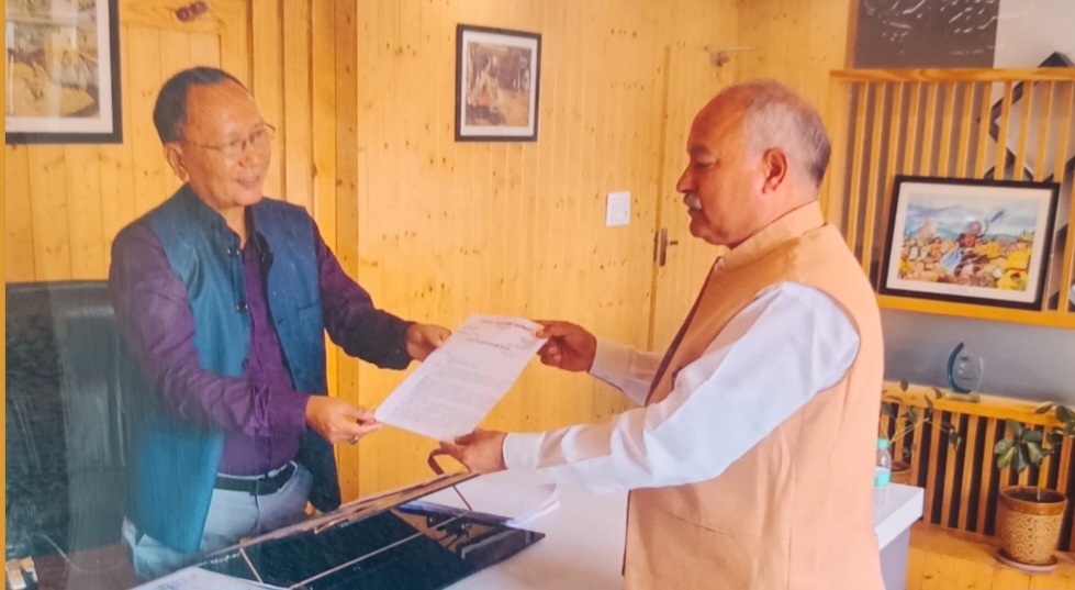 उपचार में खर्च हुई रकम बताने व बेहतर सुविधा को मोर्चा ने दी स्वास्थ्य प्राधिकरण में दस्तक  