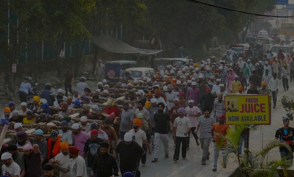 दून का ऐतिहासिक झण्डा मेला 8 मार्च से होगा शुरू, 94 फीट ऊंचे नए ध्वजदण्ड को कंधों पर उठाकर दरबार साहिब पहुंची संगतें