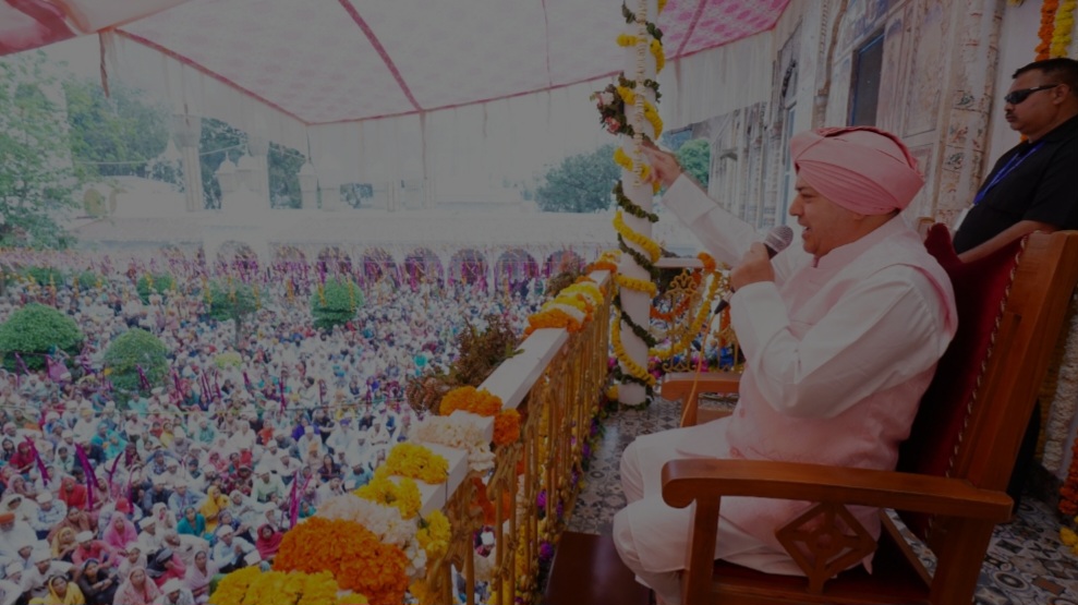 दरबार साहिब में गुरु मंत्र पाकर धन्य धन्य हुई गुरु की प्यारी संगतें