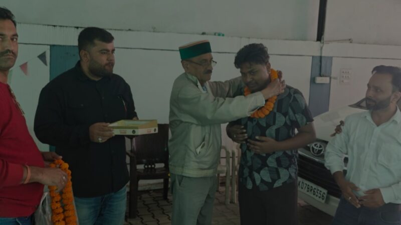 युवक कांग्रेस के नवनियुक्त पदाधिकारियों ने पूर्व मंत्री नवप्रभात का आशीर्वाद लिया