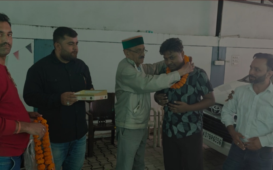 युवक कांग्रेस के नवनियुक्त पदाधिकारियों ने पूर्व मंत्री नवप्रभात का आशीर्वाद लिया