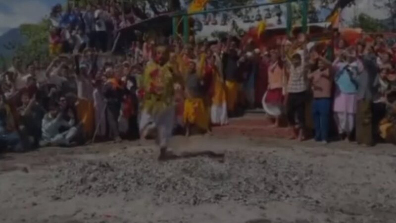 धधकते अंगारों पर आस्था का नृत्य, जाख मेले में उमड़ा श्रद्धा का सैलाब