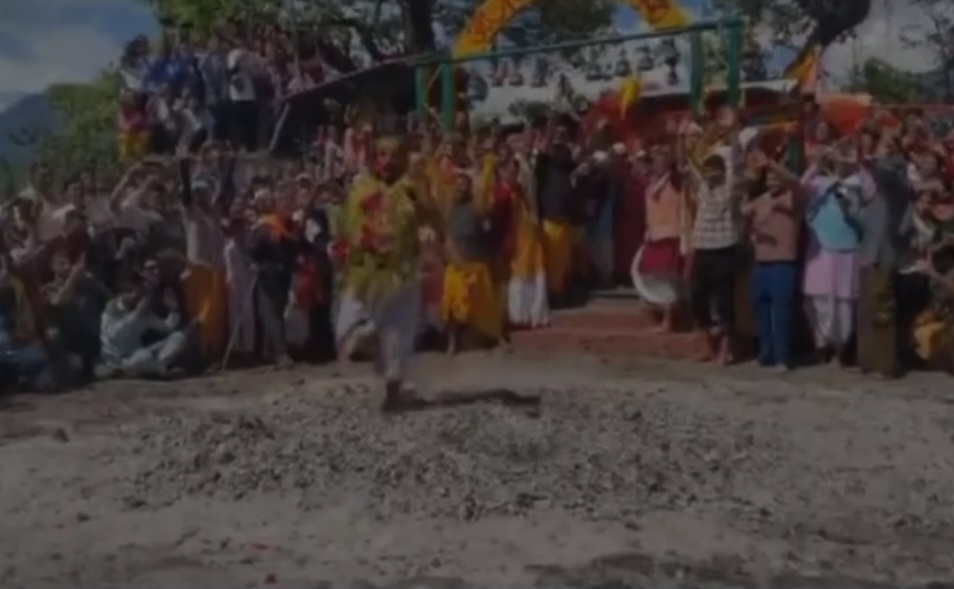 धधकते अंगारों पर आस्था का नृत्य, जाख मेले में उमड़ा श्रद्धा का सैलाब