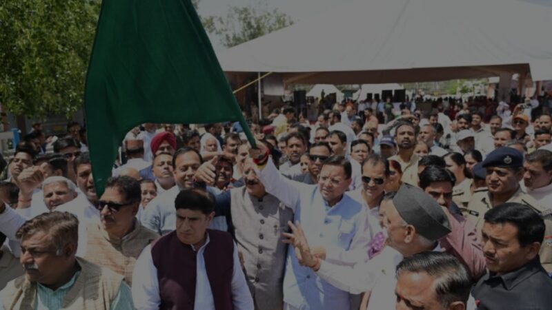 मुख्यमंत्री ने ऋषिकेश से चार धाम जाने वाली बसों को हरी झंडी दिखाकर किया रवाना