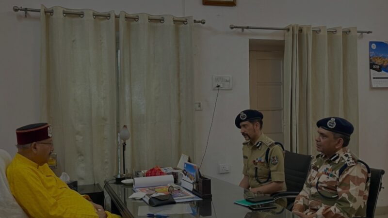 आईटीबीपी के महानिरीक्षक ने की महाराज से शिष्टाचार भेंट